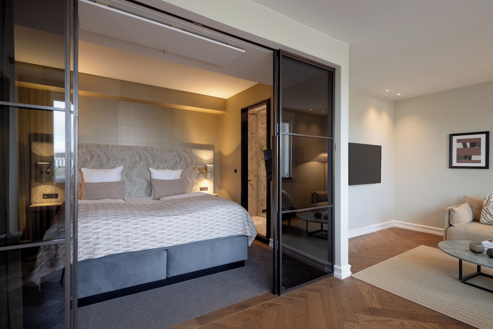 DELUXE, SUITE