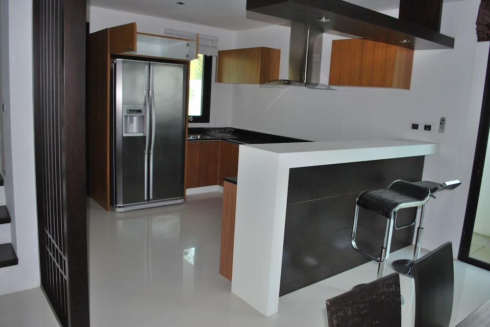 Ocean Breeze Residence 50/50