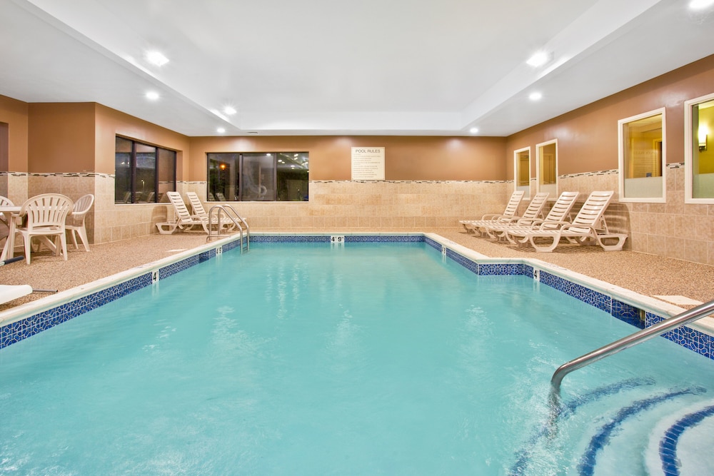 Holiday Inn Express Hotel And Suites Bradley Airport 42/74