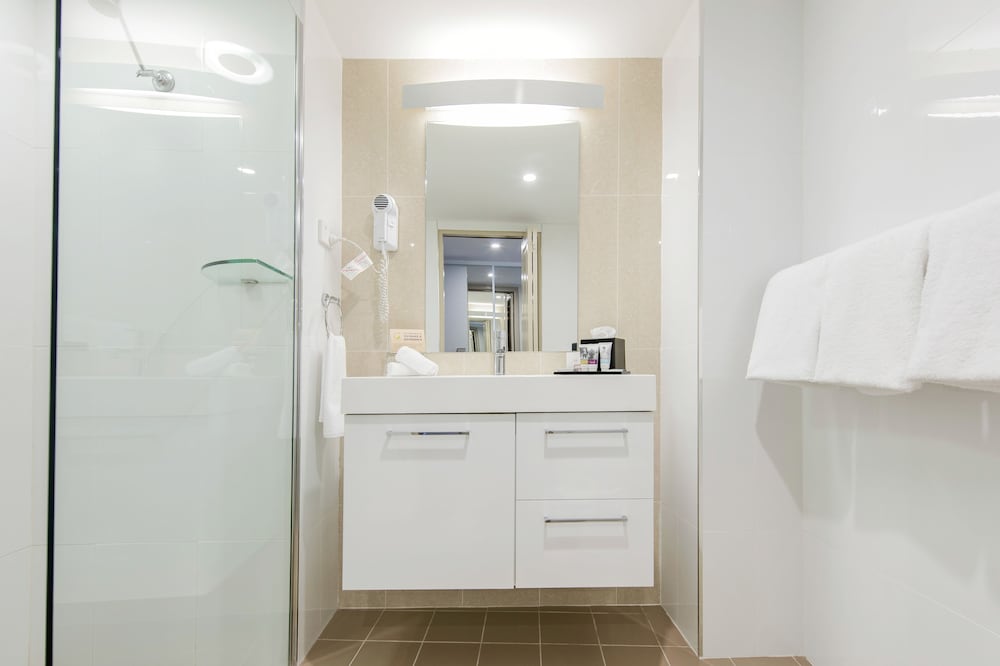 MERCURE CHARLESTOWN 48/50
