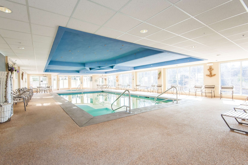 Hampton Inn South Kingstown-Newport Area 34/59