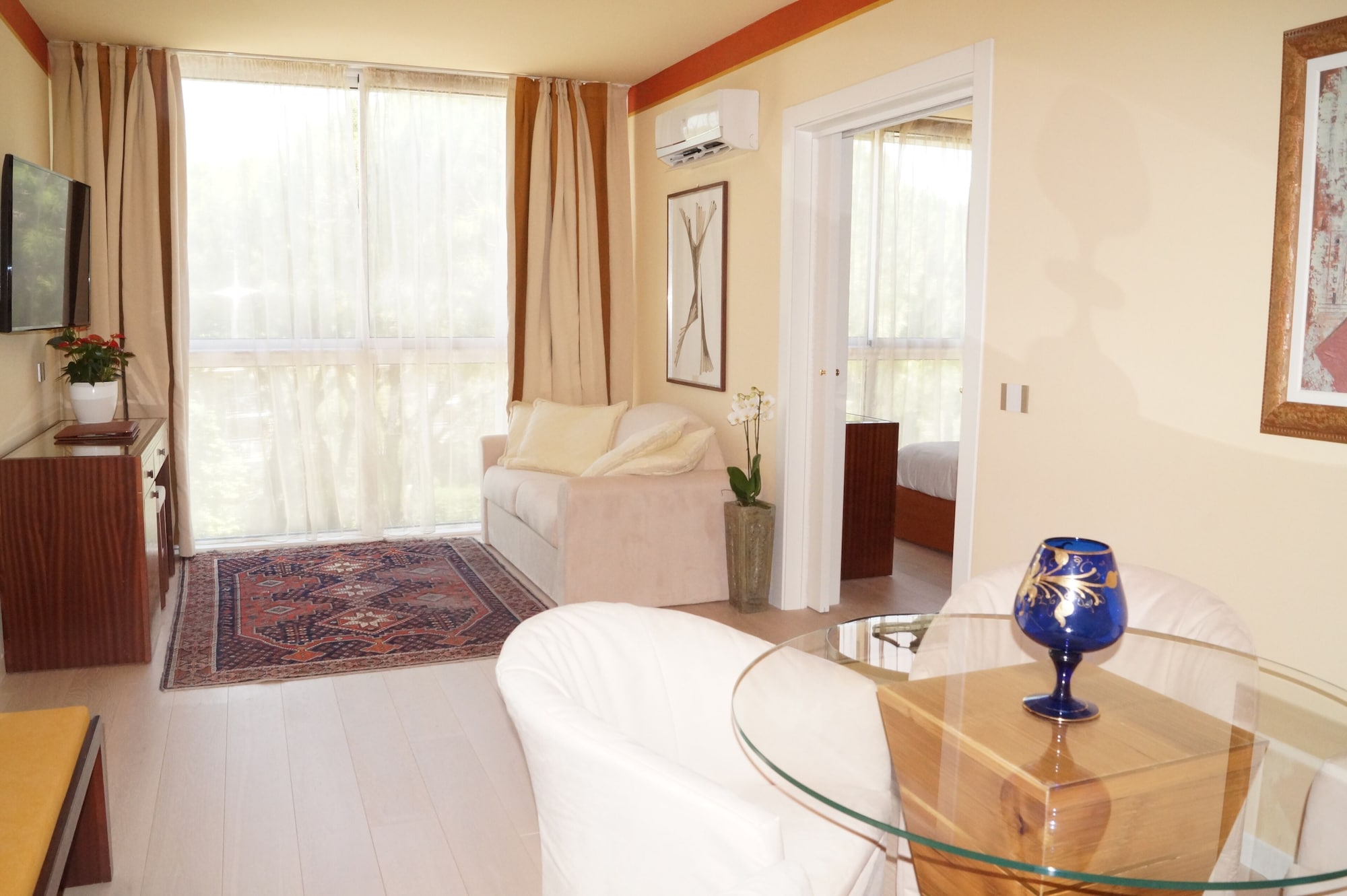 FAMILY SUITE, DELUXE