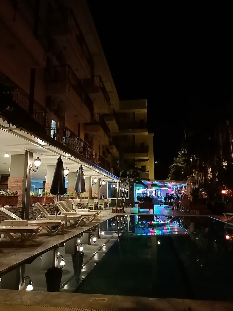 Santana Hotel 24/42