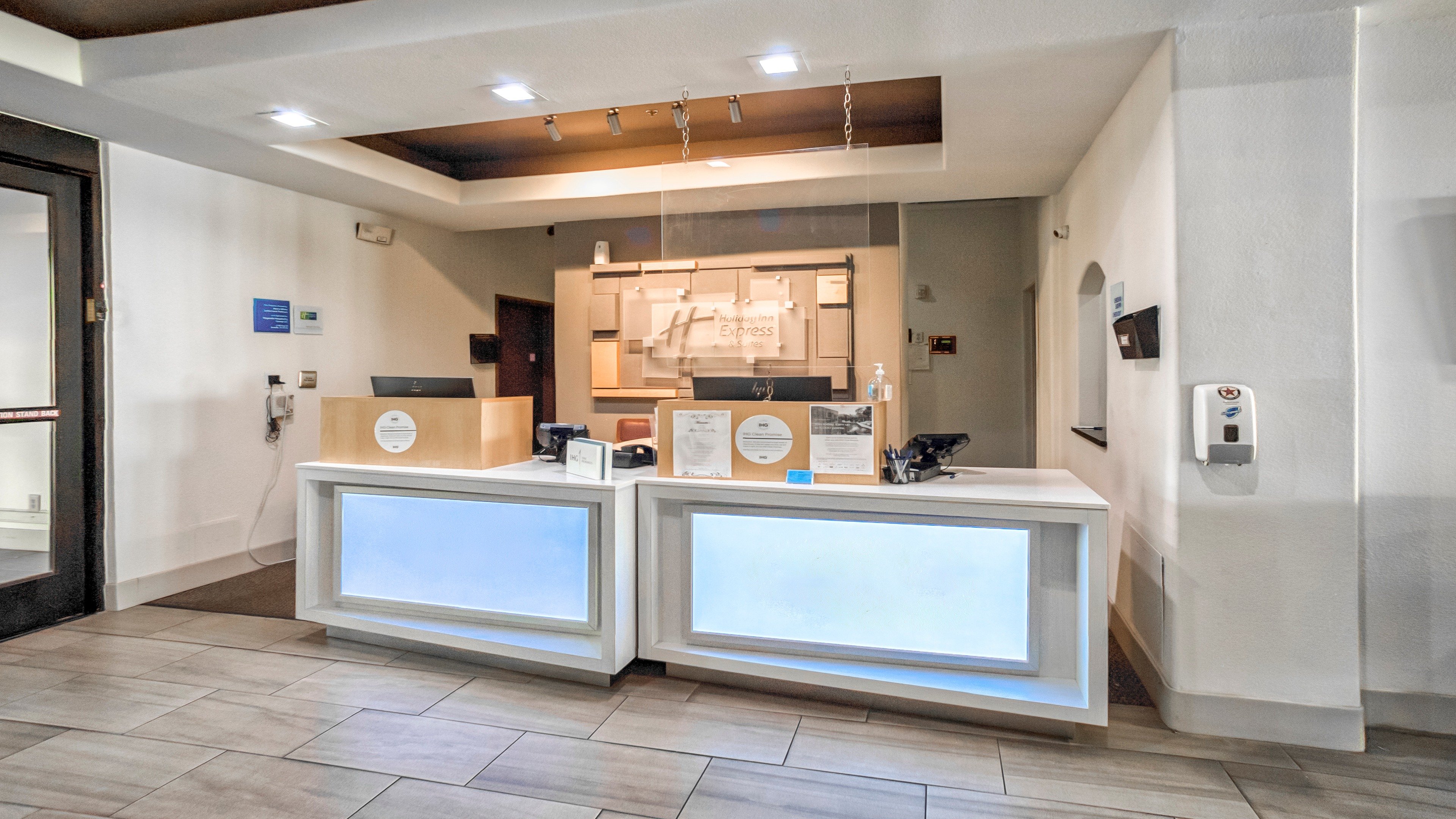 Holiday Inn Express Suites Beeville 15/76