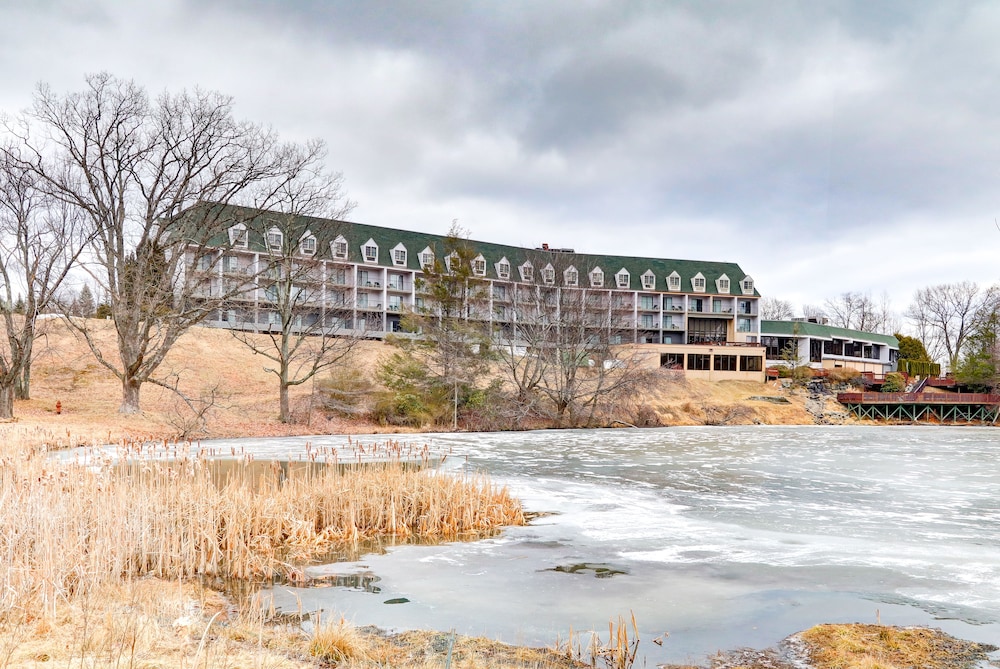 Chateau Resort & Conference Center 69/73
