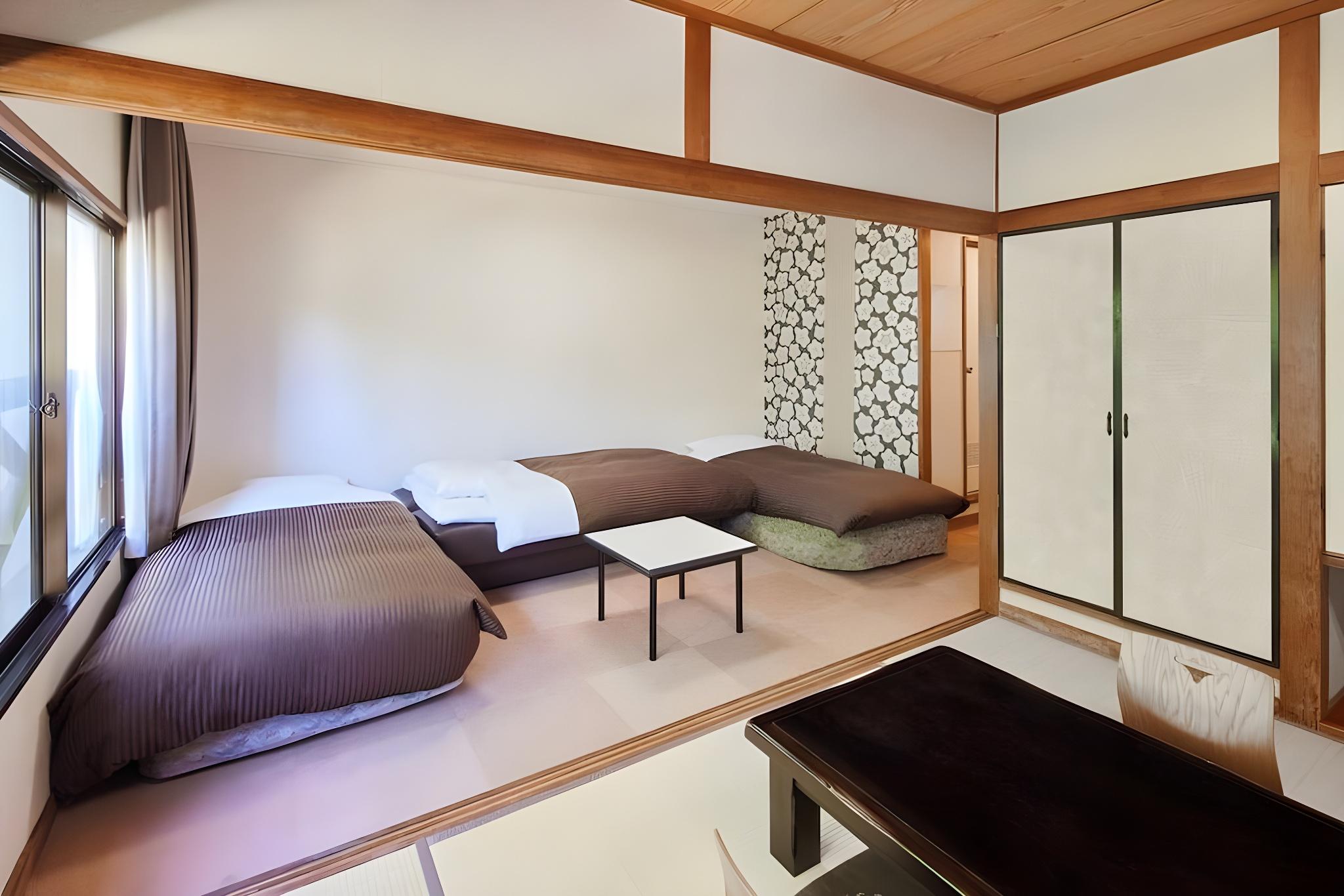 Family, Private Bathroom, East Wing