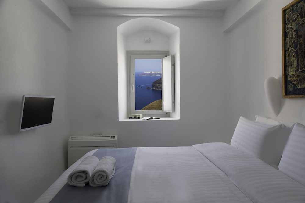 Trieris Villas And Suites 9/50