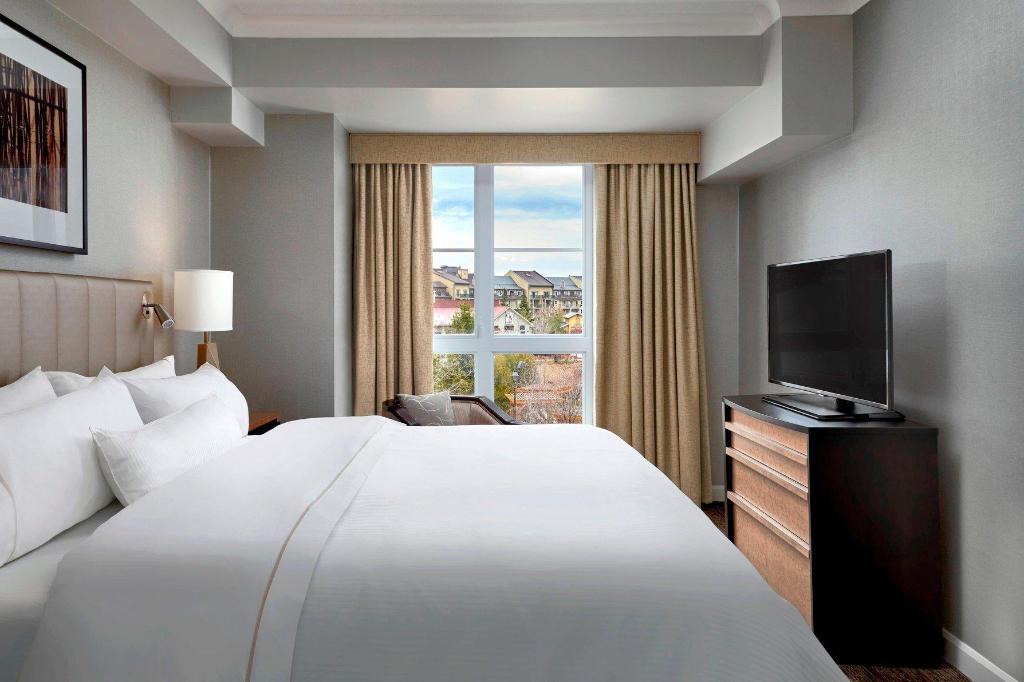 1 Bedroom, Loft, Suite, Queen Bed, Sofa