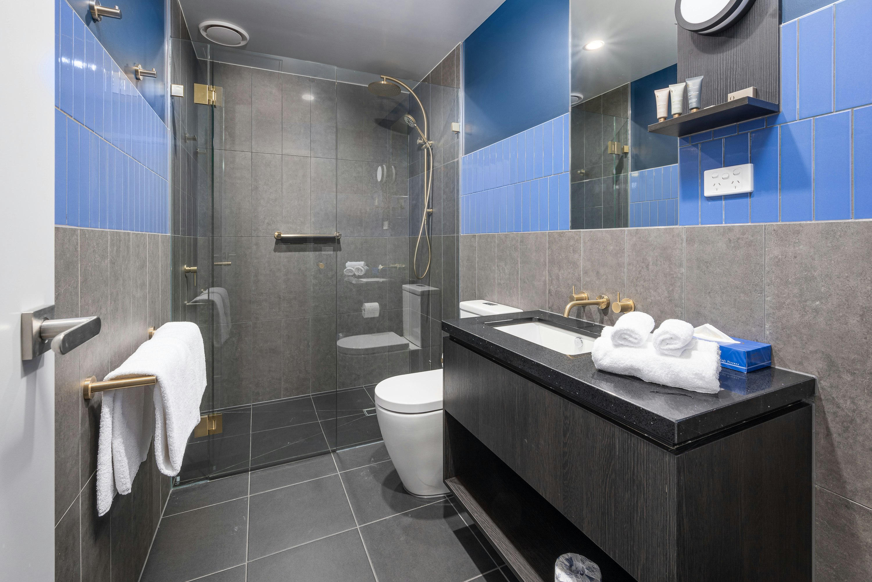Oros Hotel and Apartments 29/30