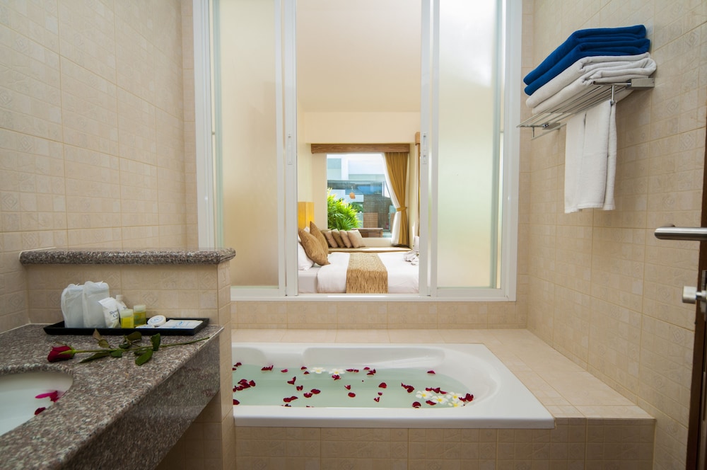 Blu Pine Villa and Pool Access 36/41