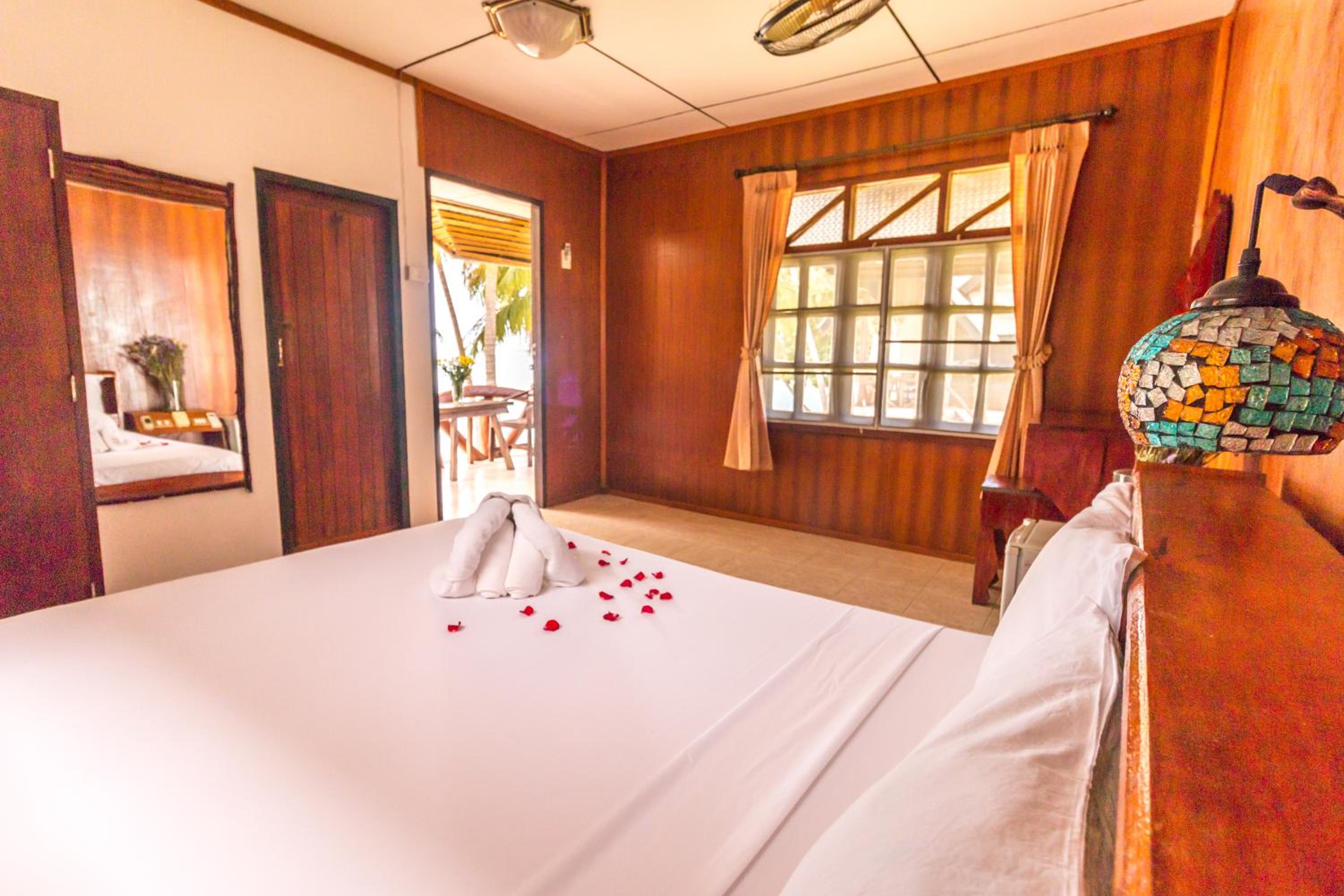 غرفة قياسية بسرير مزدوج، Shangrilah Bungalow 4/8