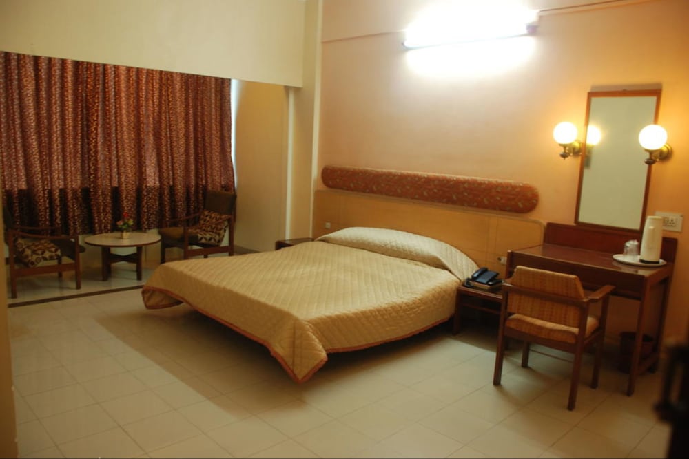 Hotel Raviraj 13/35