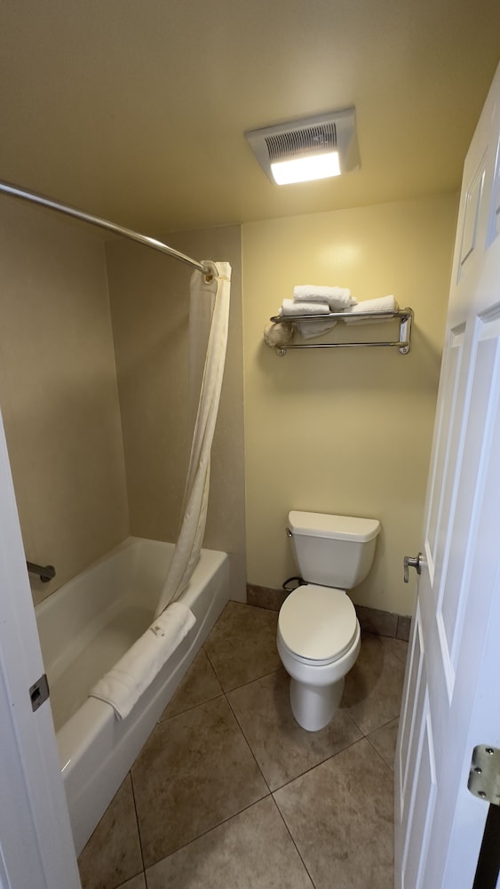 Garden Inn Suites 52/55