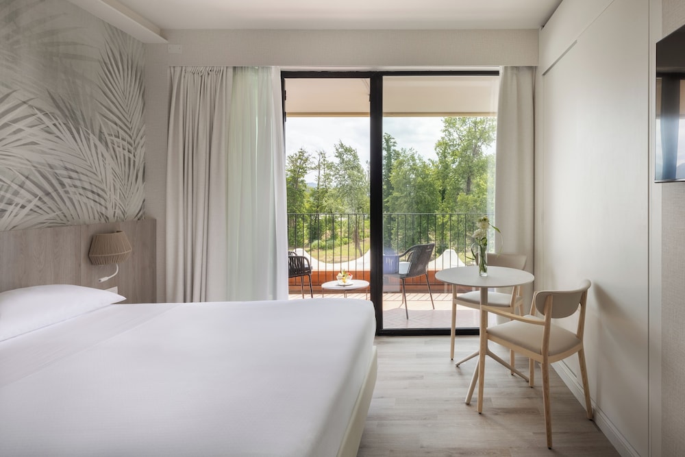 Deluxe, Murphy Bed