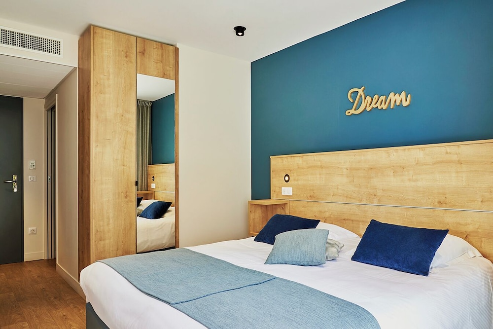 1 Bedroom, Deluxe, Queen Bed, City View