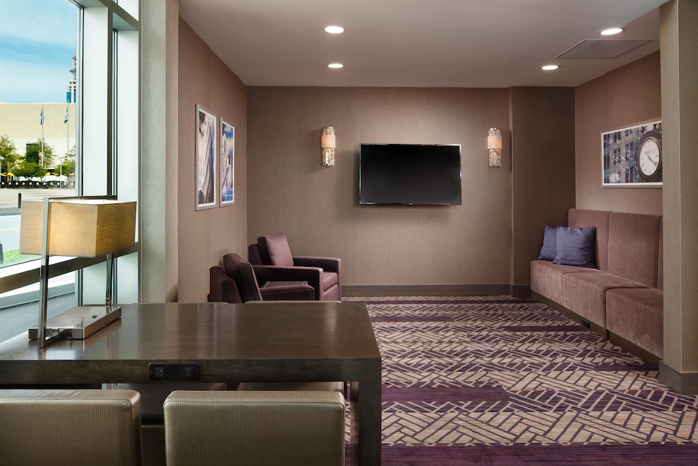 Embassy Suites By Hilton Charlotte Uptown 42/67