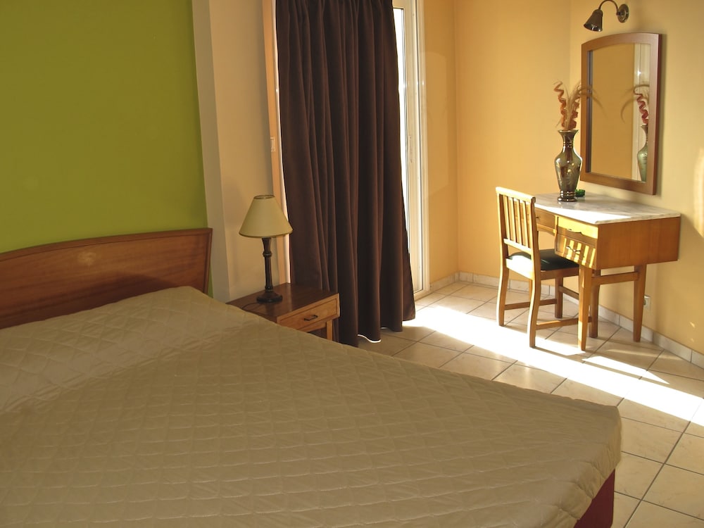 Evripides Hotel 15/69