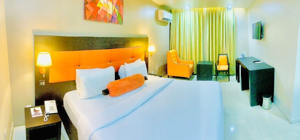 Oakspring Hotel &amp; Luxury Suites 29/50