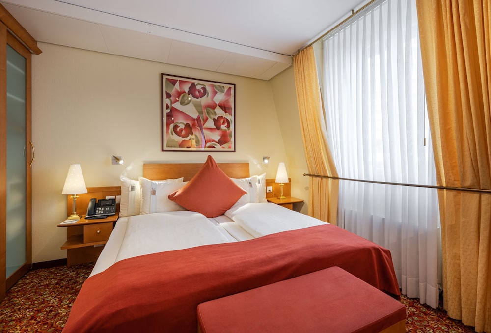 Gaia Hotel 27/75