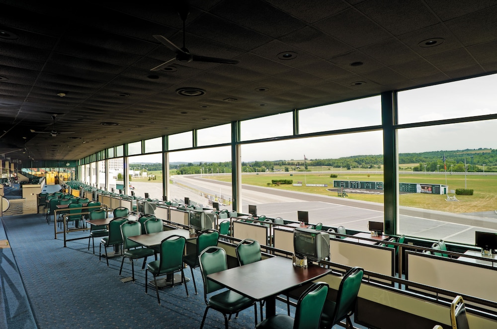 Vernon Downs Casino and Hotel 25/45