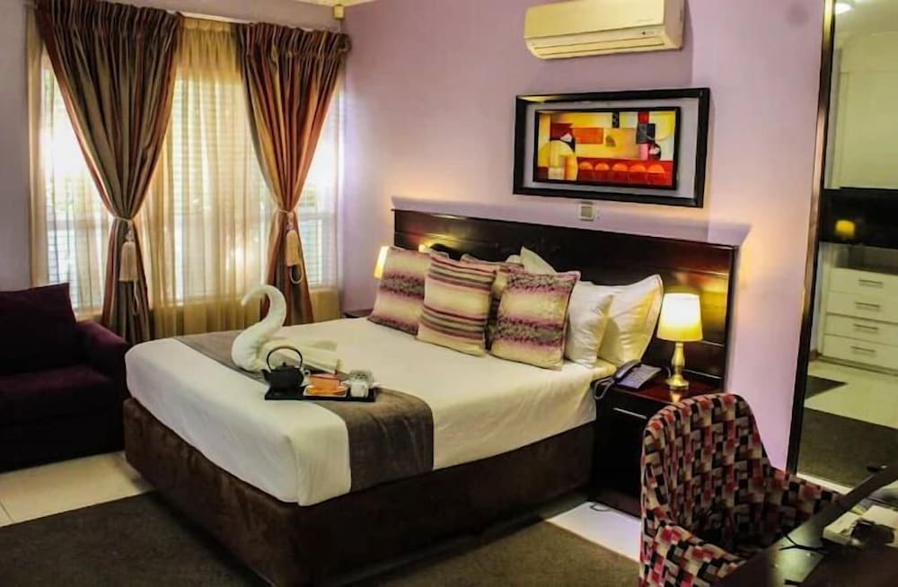 Cycad Palm Hotel 8/50