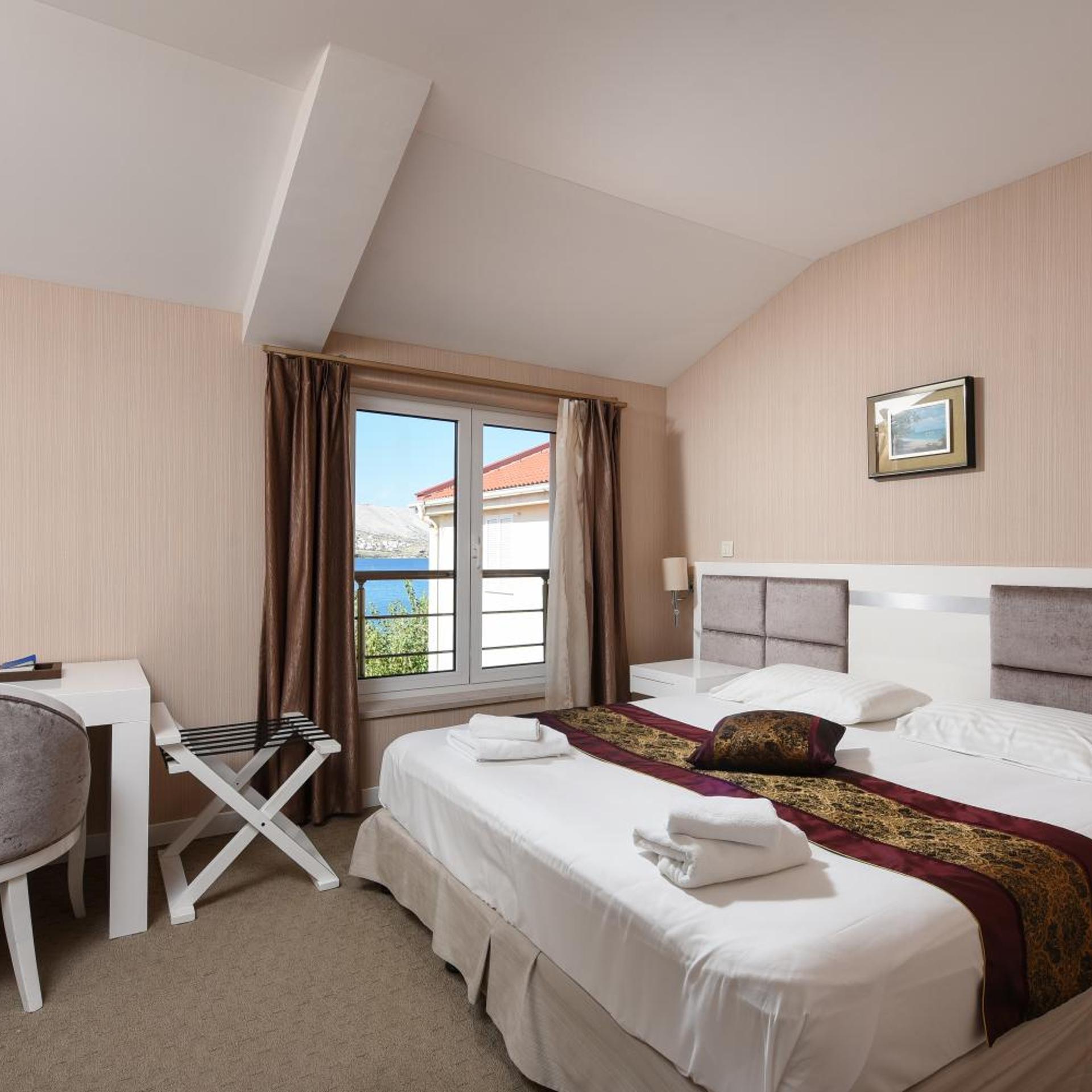 غرفة بسرير مزدوج بإطلالة على البحر، Hotel Park Smokva 3/10
