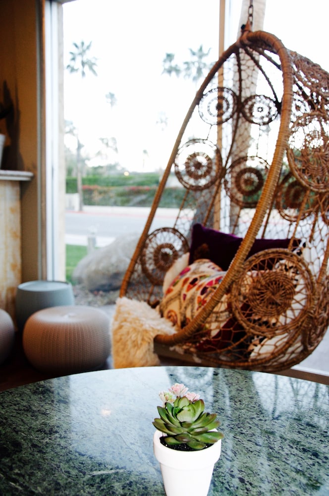 Delos Reyes Palm Springs 50/63