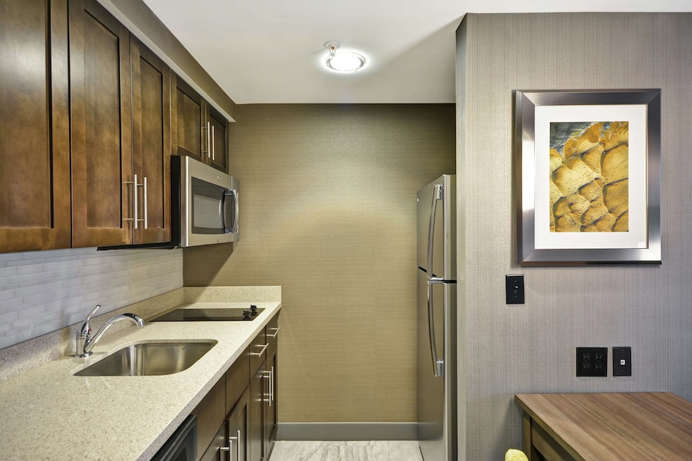 Homewood Suites by Hilton Warren Detroit 23/57