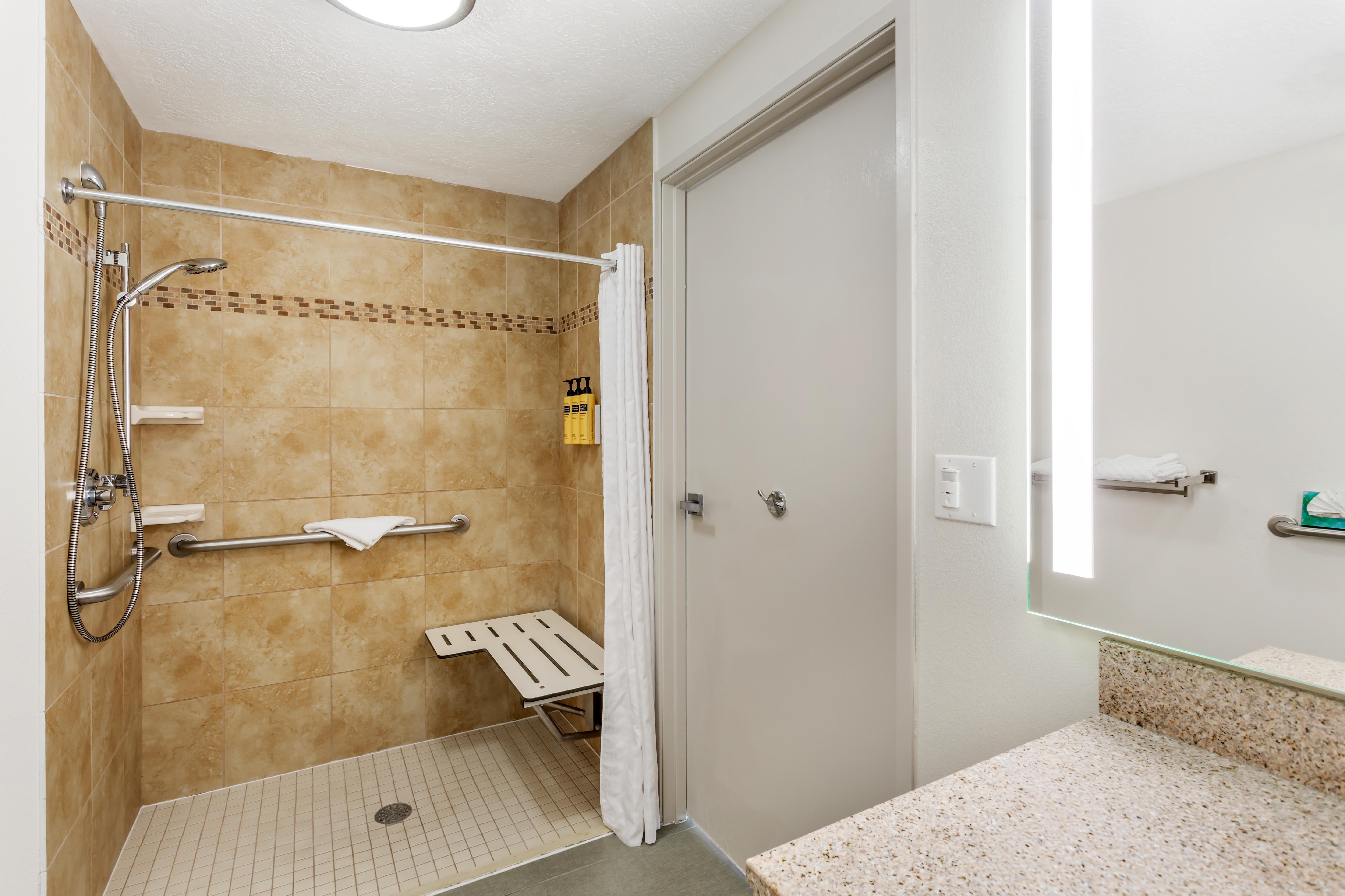 جناح بسرير كينج مع أريكة بحوض جاكوزي، Best Western Plus Airport Inn Suites Salt Lake City 6/7