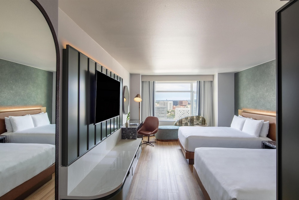Hyatt Regency Denver 26/77