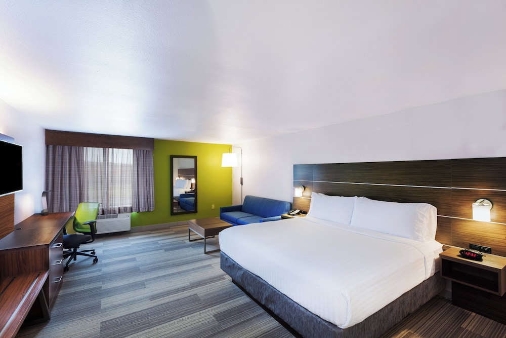 Holiday Inn Express Hotel And Suites Dallas Lewisville 30/69