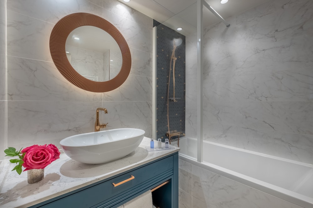 Hotel Le Tourville by Inwood Hotels 6/48