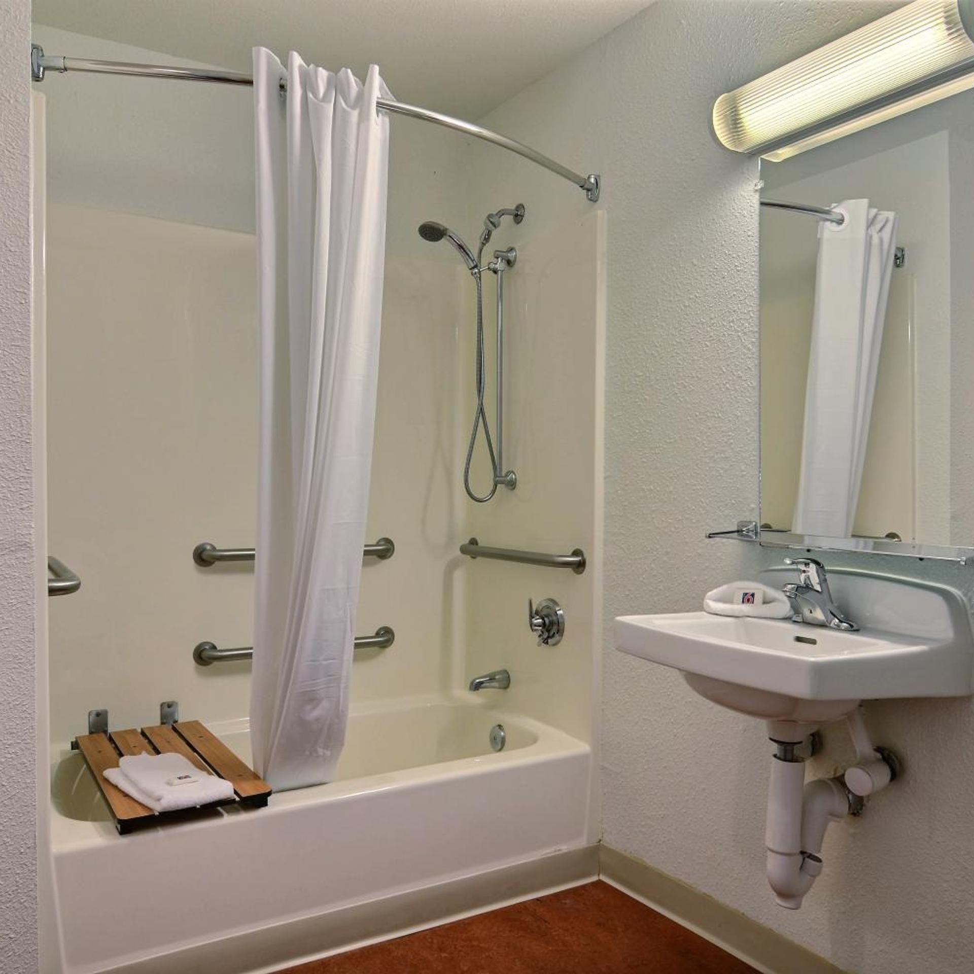 غرفة رباعية لذوي الإعاقة، Motel6 Seattle, WA - South 8/10