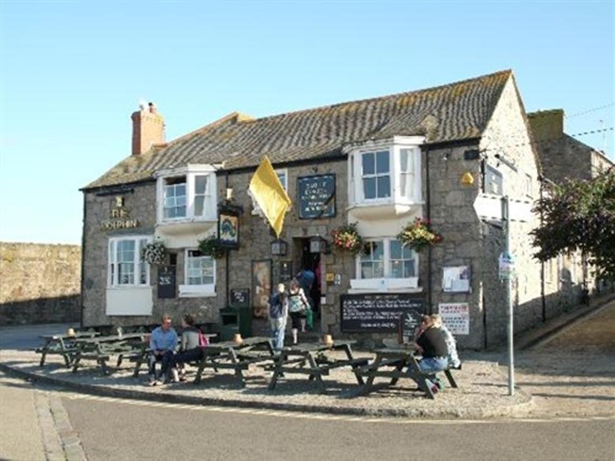 The Dolphin Tavern 16/22