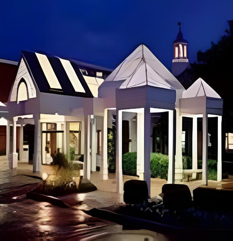 Sea Crest Beach Resort in North Falmouth - MA