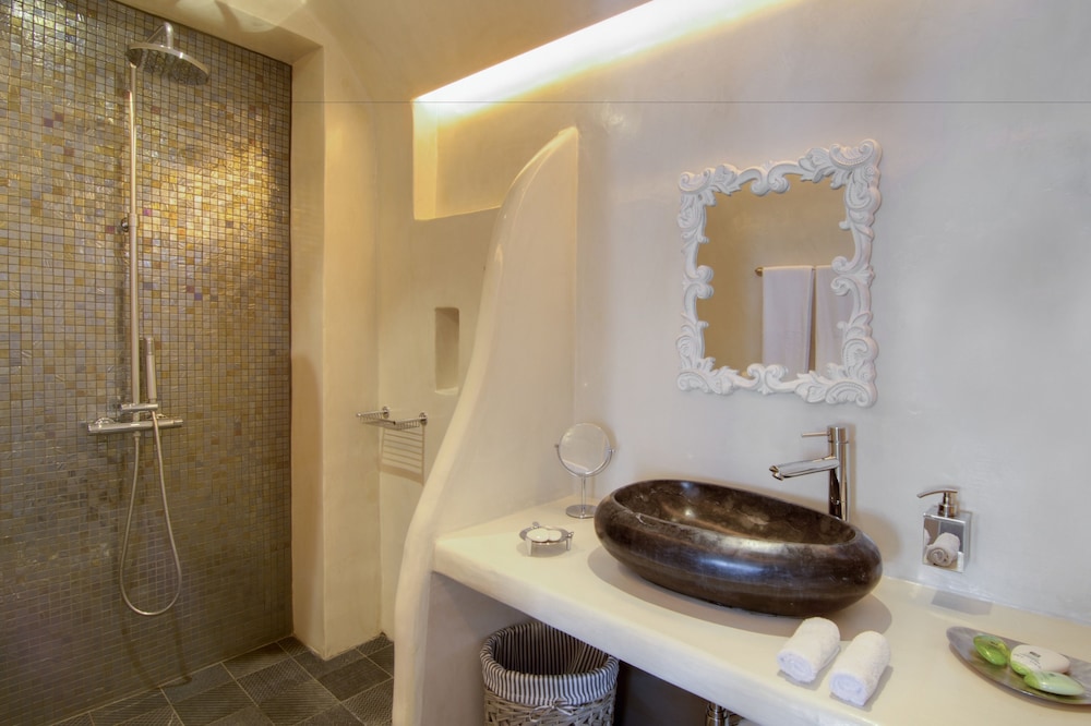 Santorini Secret Premium - Adults Only 40/43