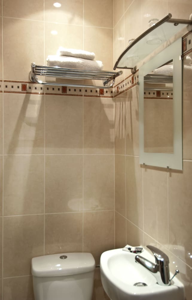 Edgar Quinet Hotel 26/37