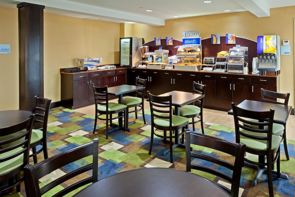 HOLIDAY INN EXPRESS BOWLING GREEN 42/72