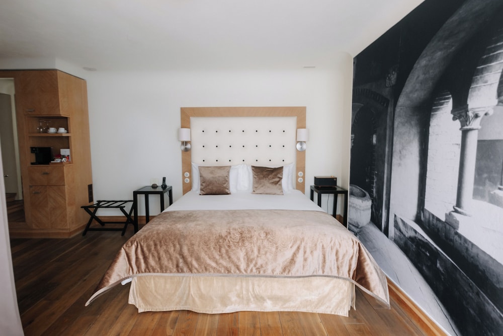 Deluxe, King Bed