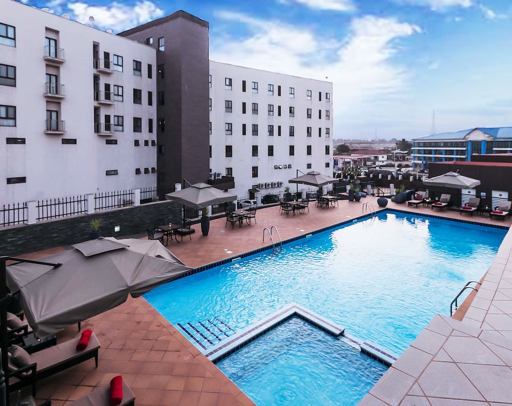 Oak Plaza Suites 64/66