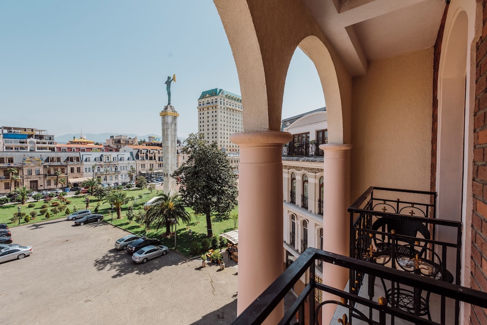 Golden Palace Batumi Hotel & Casino 40/50