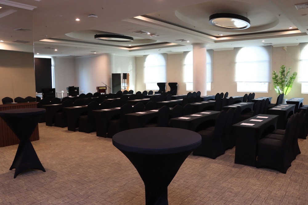 Waymore Hotel Spa & Casino 97/111