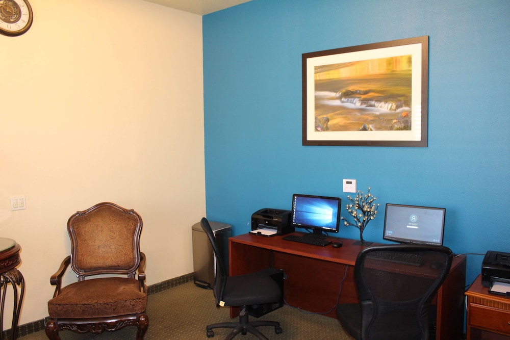 Best Western Plus Lake Elsinore Inn & Suites 43/53