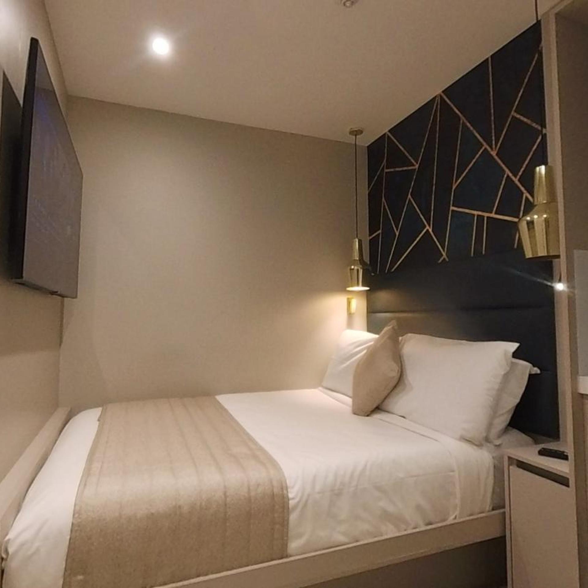 Studio, Double Bed, No Window