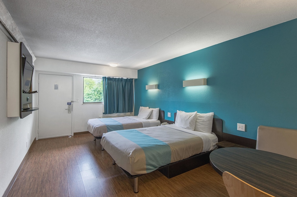 Motel6 Overland Park, KS 13/25