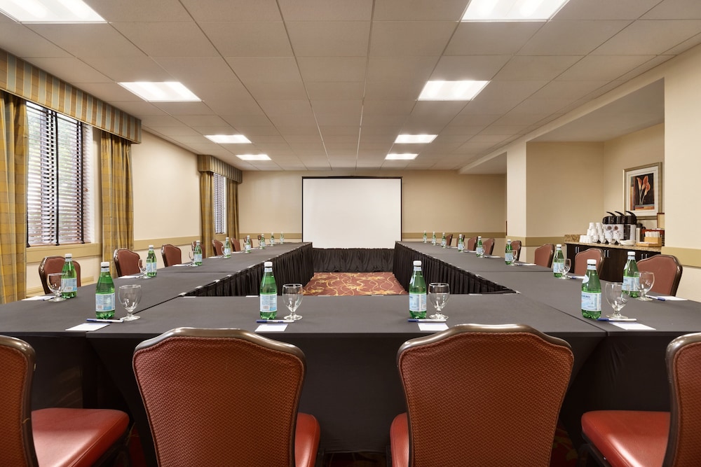 Spark by Hilton Germantown Washington DC North 22/25