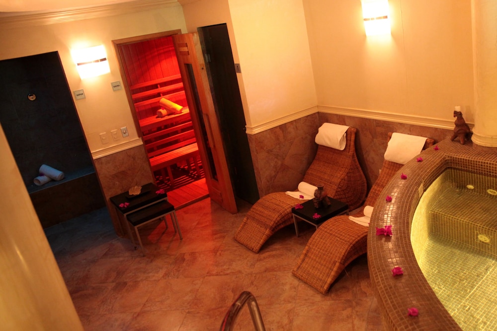 Hotel Real del Bosque 26/36