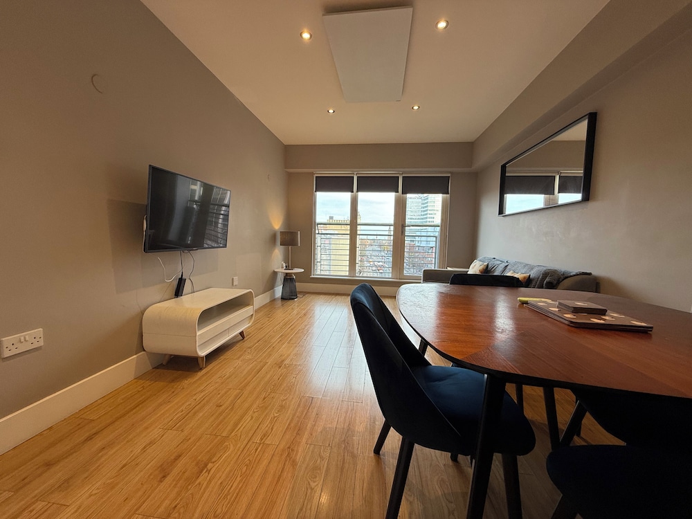 The Cardiff Apartment 11/21