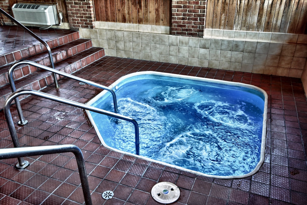Christopher Inn and Suites 20/39