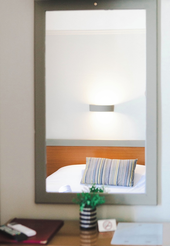 Anesis Hotel 50/50